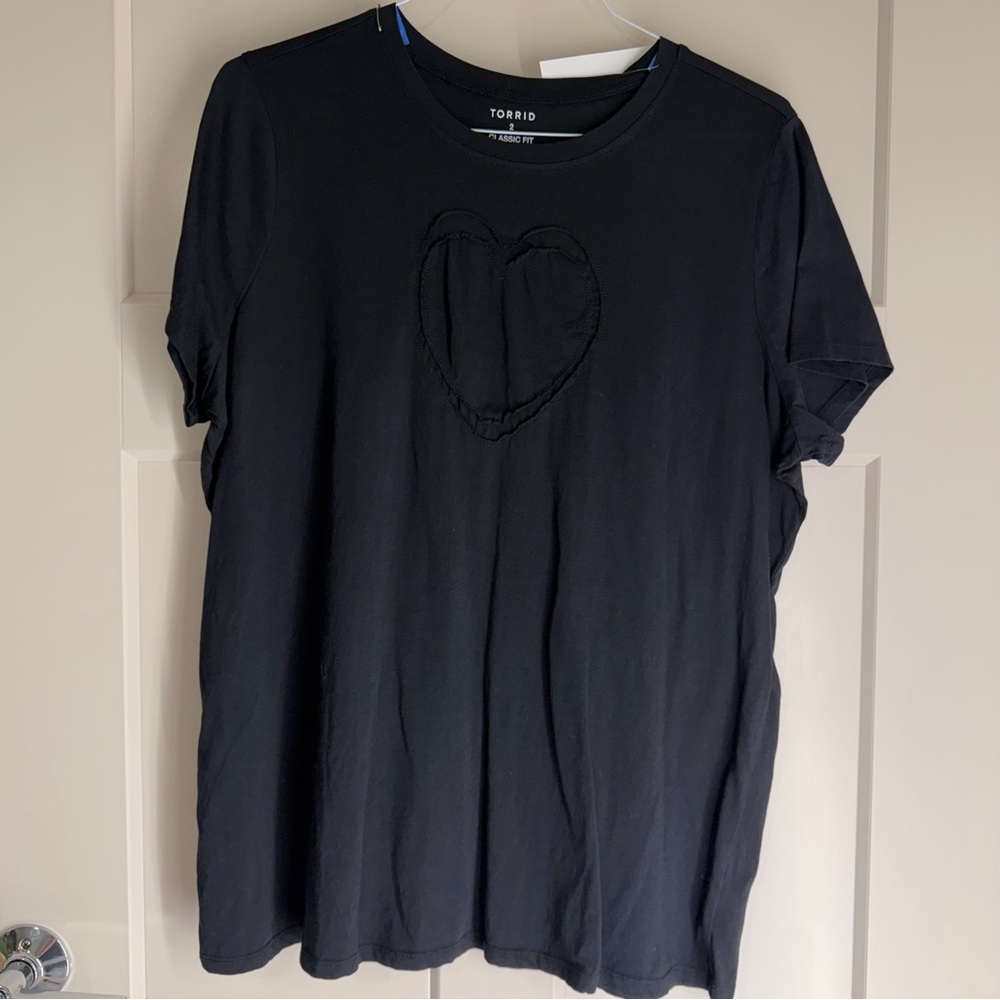 Torrid Black Classic Fit HEART T-Shirt Heart Mesh Cutout Plus Size 2x like new